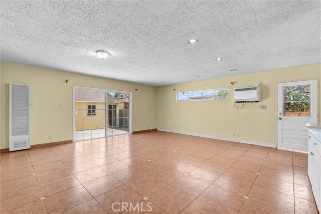 6626 Riverton Avenue photo 19