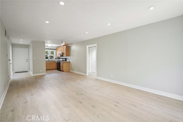 Detail Gallery Image 5 of 15 For 10636 Woodley Ave #1,  Granada Hills,  CA 91344 - 3 Beds | 2 Baths
