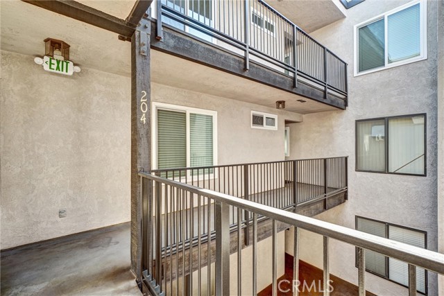 Detail Gallery Image 3 of 31 For 2032 E Bermuda #204,  Long Beach,  CA 90814 - 2 Beds | 2 Baths