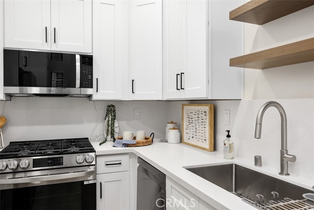 Detail Gallery Image 15 of 27 For 17191 Corbina #110,  Huntington Beach,  CA 92649 - 1 Beds | 1 Baths