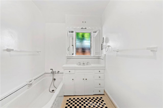 Detail Gallery Image 14 of 19 For 333 Locust St, Laguna Beach,  CA 92651 - 2 Beds | 1 Baths