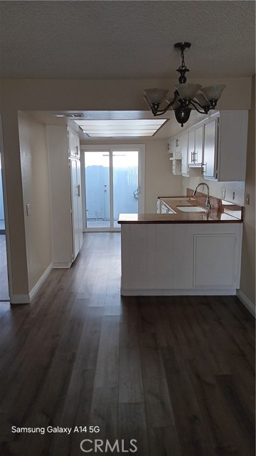 Detail Gallery Image 3 of 18 For 10415 Hayford St #B,  Bellflower,  CA 90706 - 2 Beds | 2 Baths