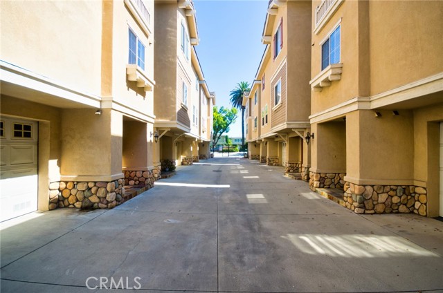 717 Arcadia Avenue, Arcadia CA: https://media.crmls.org/medias/14b44b01-72b8-4d96-8886-dede7e40c104.jpg