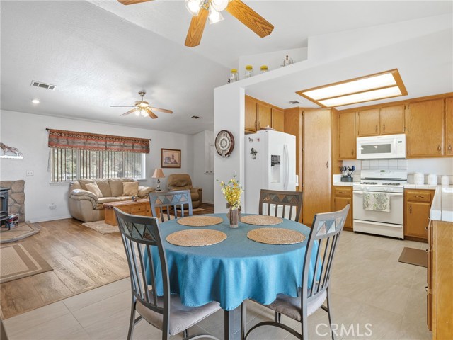 Detail Gallery Image 13 of 50 For 8840 Smoke Tree Rd, Phelan,  CA 92371 - 4 Beds | 3 Baths