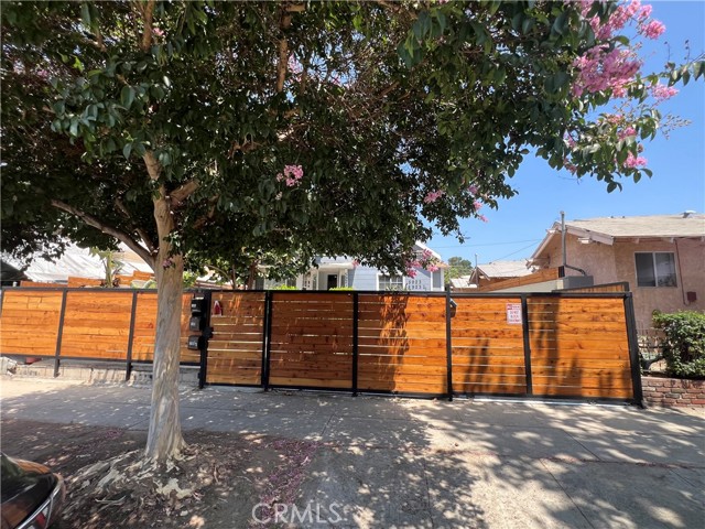 5921 York Boulevard, Los Angeles CA: https://media.crmls.org/medias/14b59f4e-922b-41c4-8400-588d76fc9582.jpg