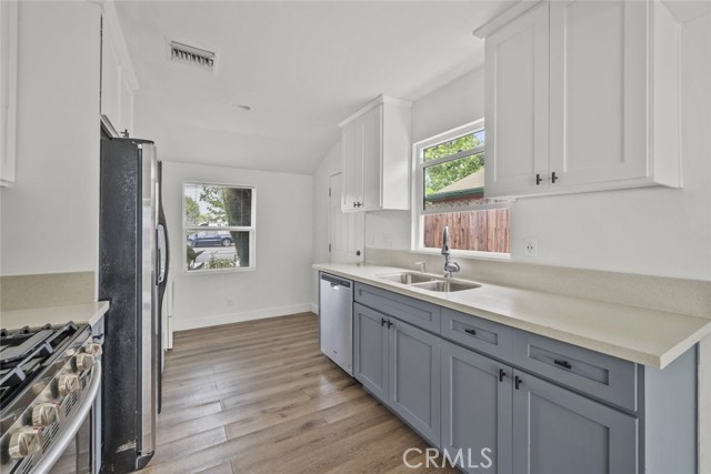Detail Gallery Image 10 of 33 For 7952 White Oak Ave, Northridge,  CA 91325 - 2 Beds | 1 Baths