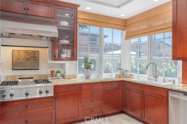 126 Via Koron, Newport Beach CA: https://media.crmls.org/medias/14b7796f-0c24-46cd-acca-8d482434015e.jpg