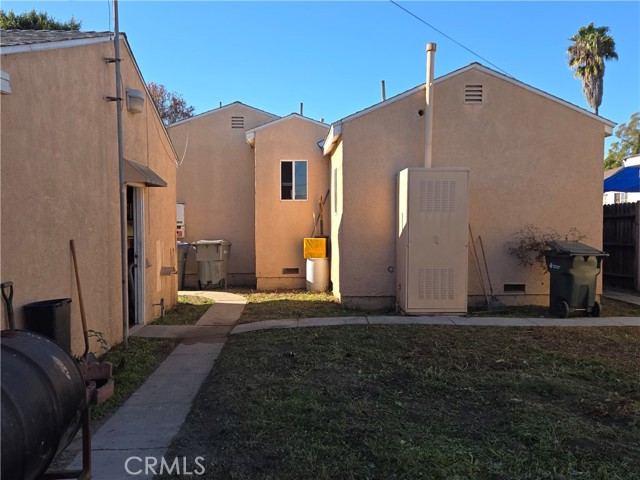 Detail Gallery Image 5 of 5 For 11098 Hulme, Lynwood,  CA 90262 - 3 Beds | 3 Baths