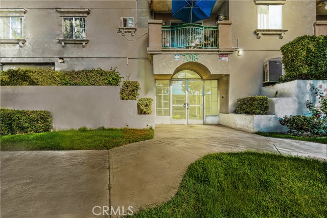 Detail Gallery Image 13 of 41 For 7018 Rita Ave #404,  Huntington Park,  CA 90255 - 3 Beds | 2 Baths