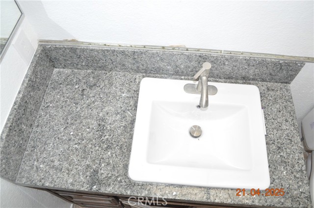 15063 Dakota Street, Victorville CA: https://media.crmls.org/medias/14b97d29-c3e0-4380-8cf2-a7373dc1cbd9.jpg