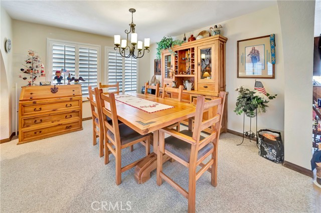 Detail Gallery Image 9 of 74 For 433 Fairway Dr, Palmdale,  CA 93551 - 5 Beds | 3/1 Baths