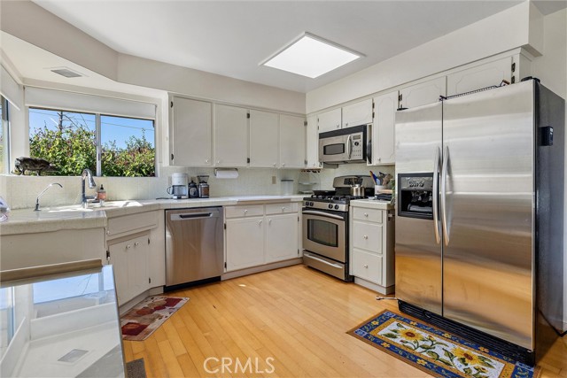 Detail Gallery Image 10 of 32 For 1909 Pineridge, Cambria,  CA 93428 - 2 Beds | 2 Baths