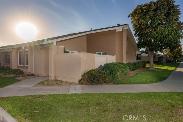 Detail Gallery Image 5 of 36 For 8856 Sutter Cir 524 a,  Huntington Beach,  CA 92646 - 2 Beds | 2 Baths