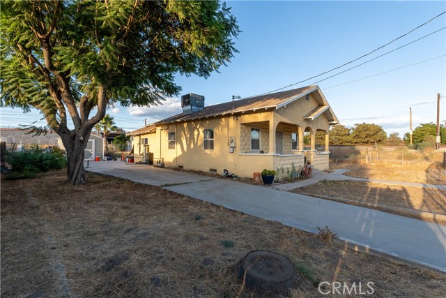 353 W L Street, Colton CA: https://media.crmls.org/medias/14bb87bb-d542-4e23-acdb-827236d81ea0.jpg