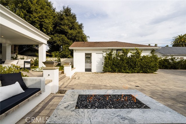 1281 E Orange Grove Boulevard, Pasadena CA: https://media.crmls.org/medias/14bba0f9-4bb5-494b-8902-fef9a22b49d8.jpg