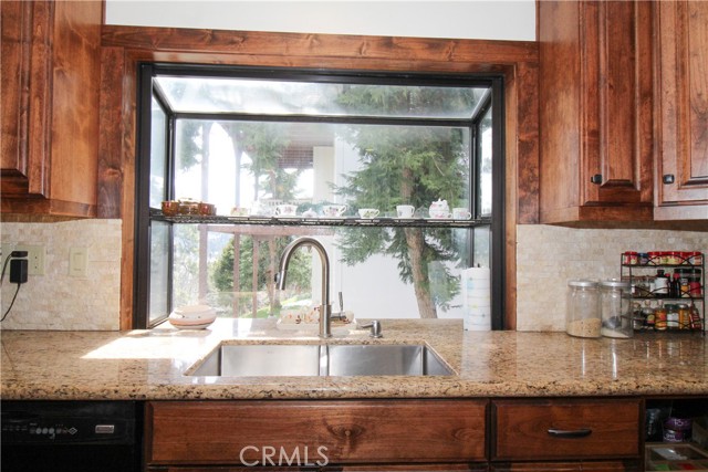 Detail Gallery Image 7 of 42 For 905 Madera Ln, Lake Arrowhead,  CA 92352 - 3 Beds | 2/1 Baths