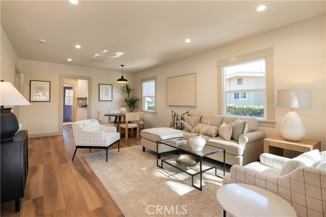 Detail Gallery Image 4 of 27 For 4245 E 6th, Long Beach,  CA 90814 - 2 Beds | 1 Baths