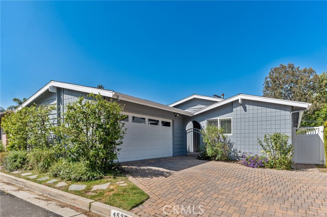 Detail Gallery Image 1 of 24 For 4539 Don Pio Dr, Woodland Hills,  CA 91364 - 4 Beds | 2 Baths