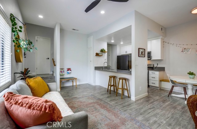 Detail Gallery Image 7 of 42 For 284 Laurel Ave #5,  Brea,  CA 92821 - 2 Beds | 1/1 Baths