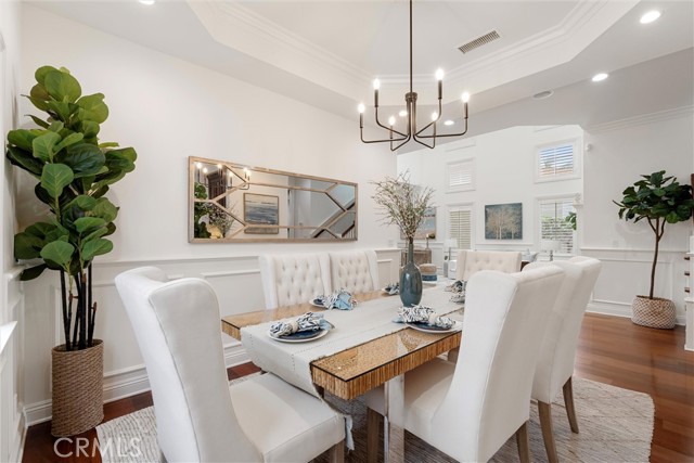 2000 Walnut Avenue, Manhattan Beach CA: https://media.crmls.org/medias/14bc4574-6d43-43c5-aec6-9506d36f97d4.jpg