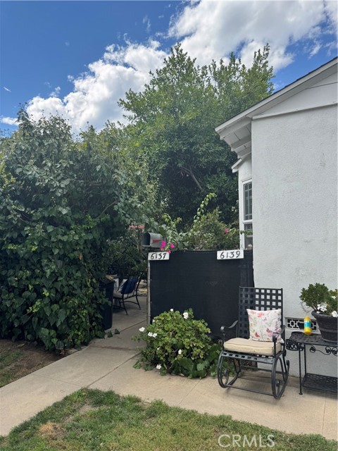 Detail Gallery Image 2 of 4 For 6137 Clybourn Ave, North Hollywood,  CA 91606 - 4 Beds | 2 Baths