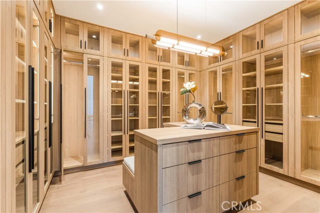 Detail Gallery Image 26 of 37 For 16711 Moorpark St, Encino,  CA 91436 - 6 Beds | 6/1 Baths