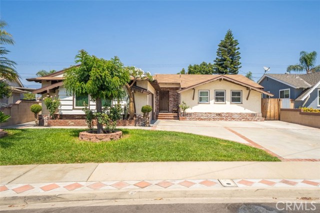 1135 W Kingside Dr, Covina, CA 91722