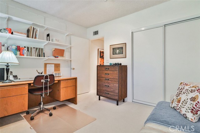 9845 Encino Avenue, Northridge CA: https://media.crmls.org/medias/14bd99ab-3c66-4c76-b769-b250c54f4db9.jpg