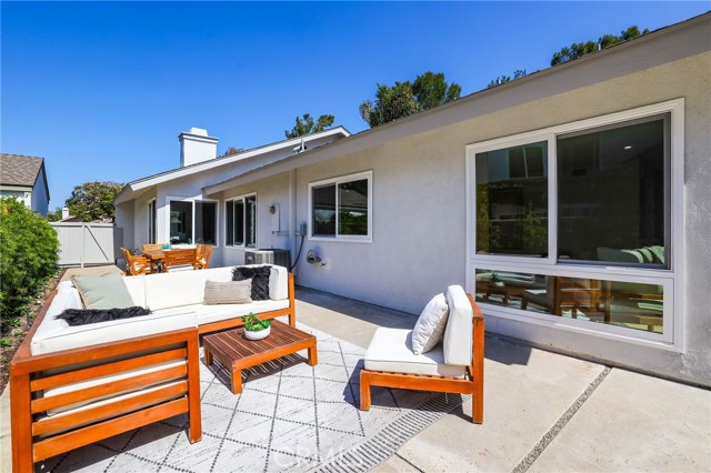 25 Almond Tree Lane, Irvine CA: https://media.crmls.org/medias/14bd9aea-424f-4bf9-a373-e55b75440dfa.jpg