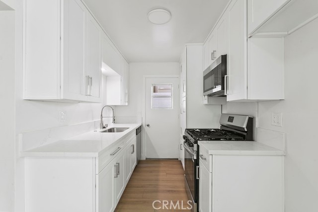 224 13th Street, Huntington Beach CA: https://media.crmls.org/medias/14be0296-3114-40eb-9ed7-1c2a323b48dd.jpg