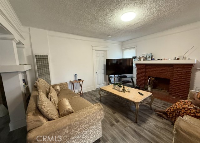 Detail Gallery Image 2 of 3 For 5442 6th, Los Angeles,  CA 90043 - 4 Beds | 3 Baths