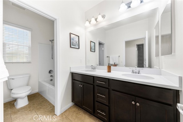 7733 Lupin Street, Chino CA: https://media.crmls.org/medias/14bea5e2-81a5-497b-b164-f037c5e9bf84.jpg