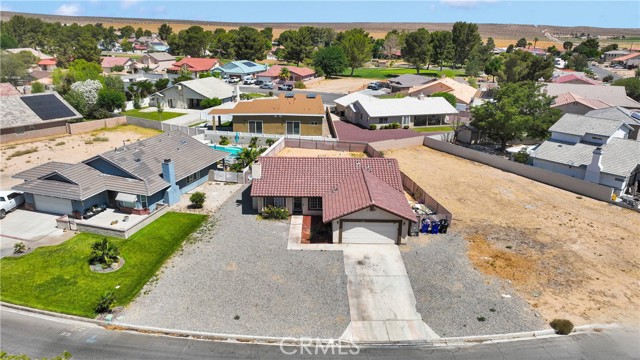 27818 Hummingbird Lane, Helendale CA: https://media.crmls.org/medias/14bebc63-ce98-43d9-aa63-4e9aa43c92d6.jpg
