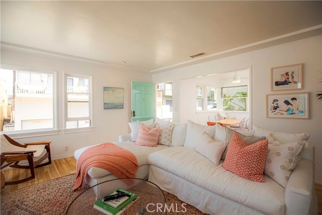 204 38th Street, Manhattan Beach, California 90266, 3 Bedrooms Bedrooms, ,2 BathroomsBathrooms,Residential,Sold,38th,SB22186761