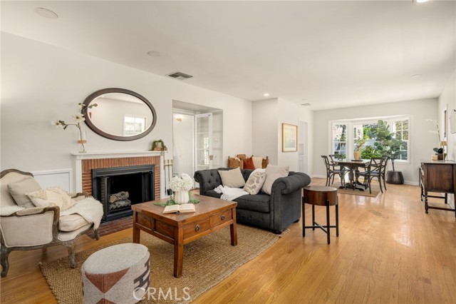 Detail Gallery Image 4 of 38 For 1433 Del Monte Dr, Glendale,  CA 91207 - 2 Beds | 1/1 Baths