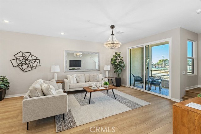 Detail Gallery Image 6 of 31 For 109 S Laxore St #303,  Anaheim,  CA 92804 - 4 Beds | 3/1 Baths