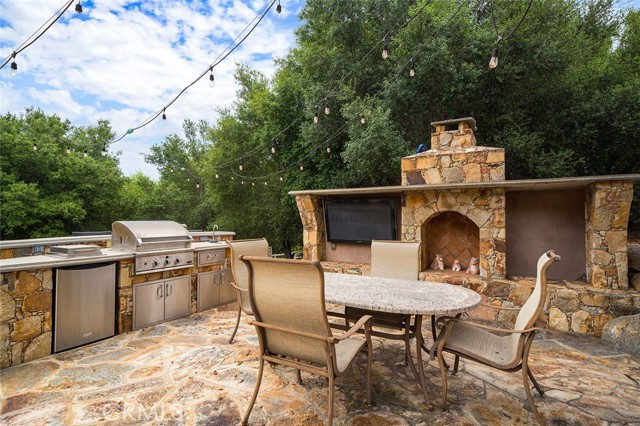 40860 Calle Bandido, Murrieta CA: https://media.crmls.org/medias/14c01470-f2bf-4681-83ca-13f3b60865de.jpg