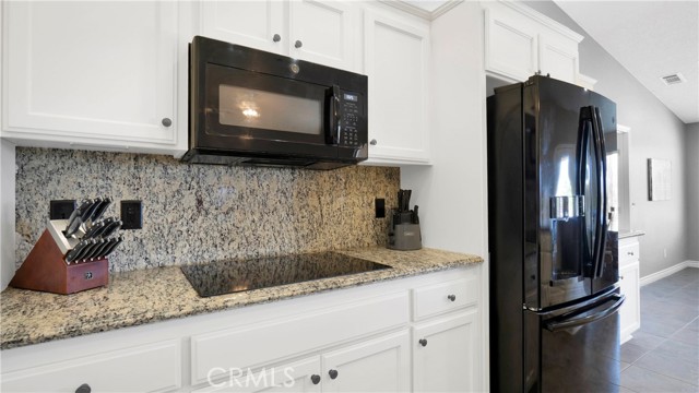 Detail Gallery Image 13 of 42 For 29628 Mountain View Rd, Lucerne Valley,  CA 92356 - 4 Beds | 2/1 Baths