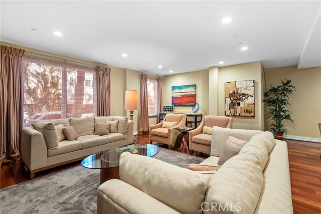 130 N Swall Drive, Beverly Hills CA: https://media.crmls.org/medias/14c189f3-947a-4b82-a33c-b0db2b83d707.jpg