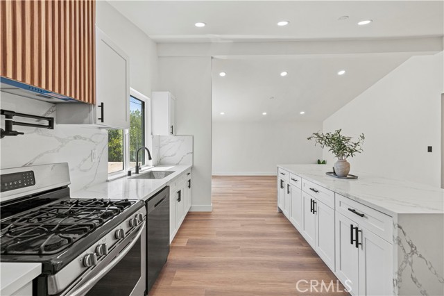 Detail Gallery Image 9 of 47 For 18718 Delight St, Canyon Country,  CA 91351 - 4 Beds | 2 Baths