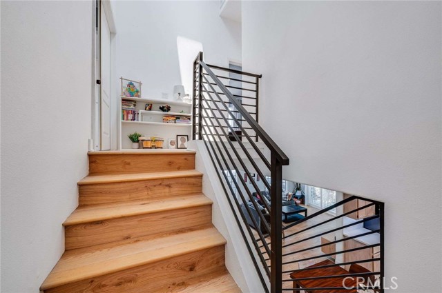 Detail Gallery Image 11 of 24 For 2461 Oneida St #B,  Pasadena,  CA 91107 - 4 Beds | 2/1 Baths