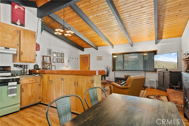 Detail Gallery Image 8 of 25 For 31153 All View Dr, Running Springs,  CA 92382 - 3 Beds | 2 Baths