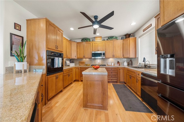 5611 Cherokee Drive, Kelseyville CA: https://media.crmls.org/medias/14c27cce-22f4-4379-82f8-cefb43e50492.jpg