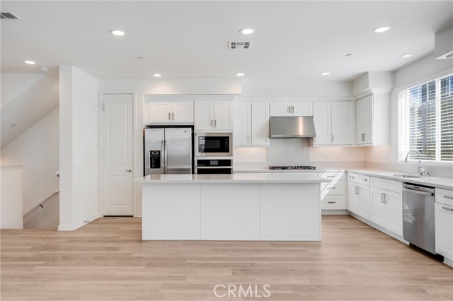 Detail Gallery Image 5 of 36 For 582 Cultivate, Irvine,  CA 92618 - 4 Beds | 3/1 Baths