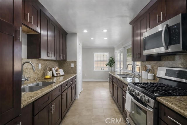 Detail Gallery Image 7 of 13 For 13551 Carolyn, Cerritos,  CA 90703 - 4 Beds | 3 Baths