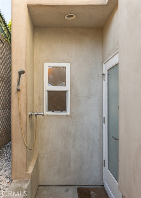 Back Yard Area w/Outdoor Shower