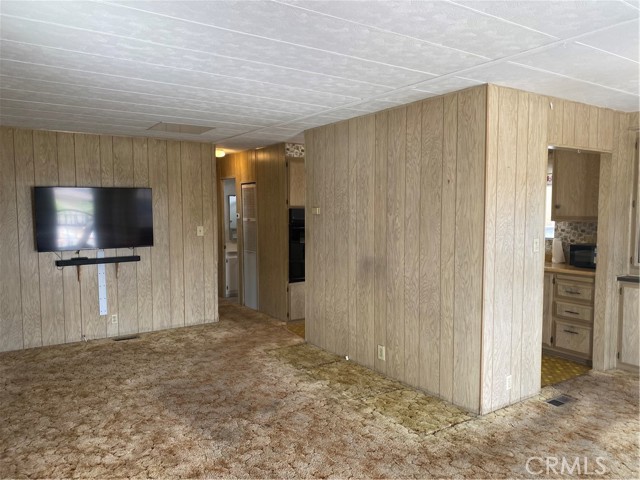38 Elm Via, Anaheim CA: https://media.crmls.org/medias/14c4027b-a2a0-4d41-80f3-227b7f1727c9.jpg