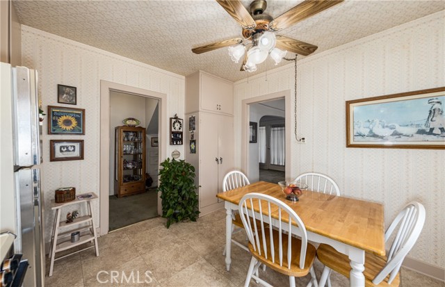 11460 Terracina Blvd, Redlands CA: https://media.crmls.org/medias/14c40298-e598-4367-883b-0c1eacc7664d.jpg