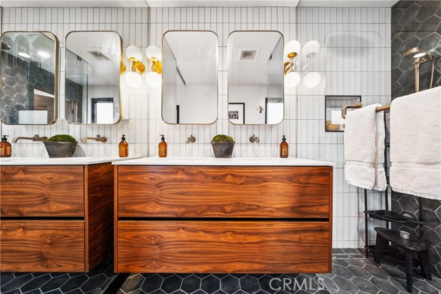 1264 Ozeta Terrace, West Hollywood CA: https://media.crmls.org/medias/14c4544d-10df-4703-8847-5bcd33f72048.jpg