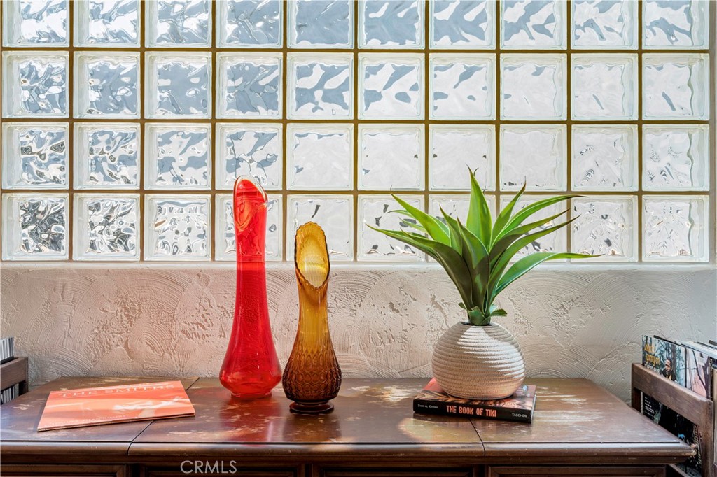 https://media.crmls.org/medias/14c45712-e482-46d1-87c4-50b1ce334446.jpg?preset=X-Large